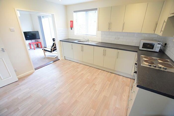 4 Bedroom Terraced House To Rent In Torrington Road - Student House - /, LN2