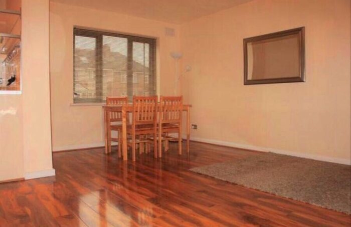 2 Bedroom Flat To Rent In Marchside Close, Hounslow TW5