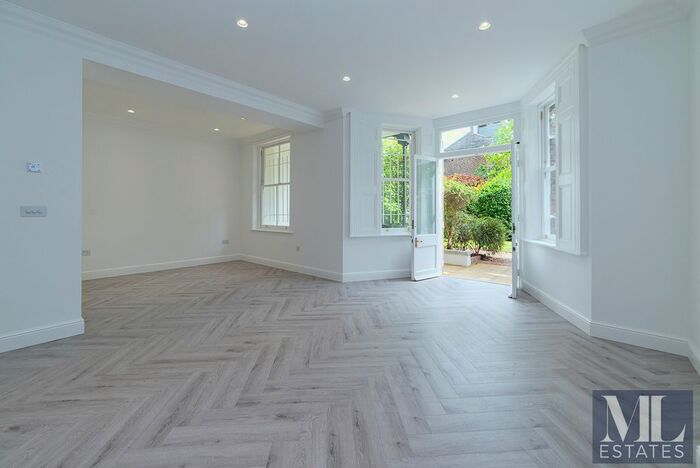 2 Bedroom Flat To Rent In Sutherland Avenue, Maida Vale, W9