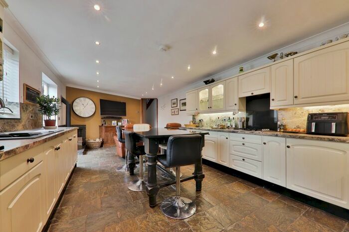 3 Bedroom Detached House For Sale In Town Street, Shiptonthorpe, York, East Riding Of Yorkshire, YO43