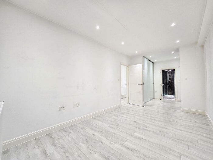 3 Bedroom Flat To Rent In Kings Road, Wimbledon, SW19