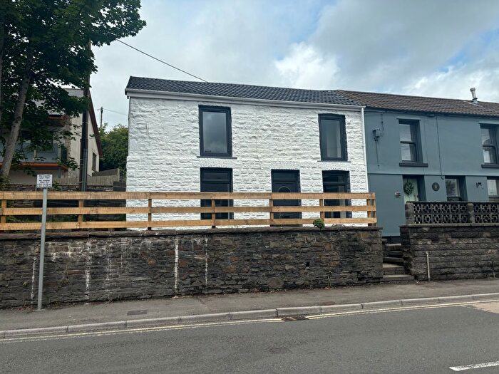 3 Bedroom End Of Terrace House To Rent In Pentre, CF41