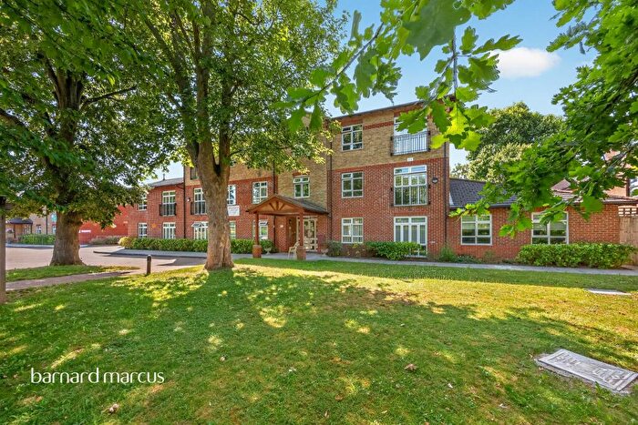 2 Bedroom Flat For Sale In Beddington Gardens, Wallington, SM6