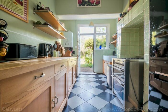 3 Bedroom Terraced House To Rent In Herne Hill Road, Herne Hill, London, SE24