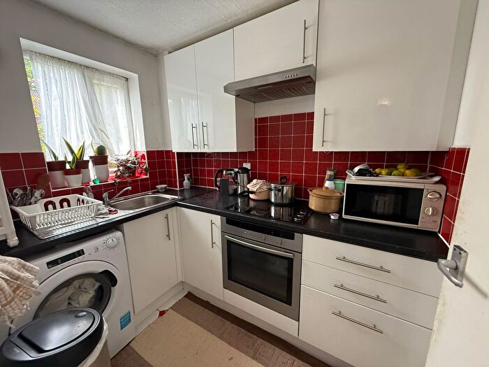 1 Bedroom Maisonette To Rent In Oakcroft Close, Pinner, HA5