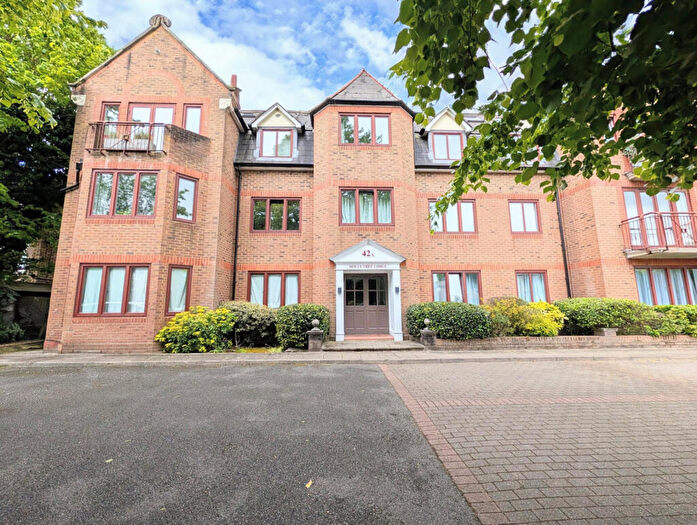 1 Bedroom Flat To Rent In Holly Tree Lodge, The Ridgeway, EN2