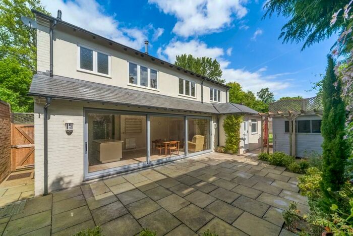 5 Bedroom Detached House For Sale In The Rookery, Alveston, CV37