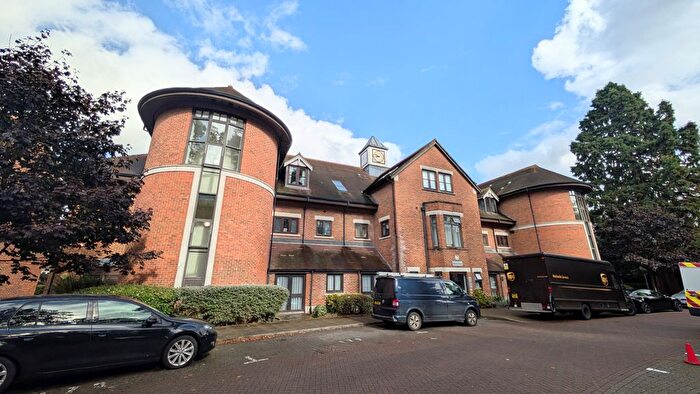 2 Bedroom Flat To Rent In Lockhart Road, Watford, WD17