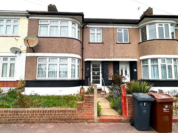 3 Bedroom Terraced House For Sale In Woodbridge Road, Barking, IG11