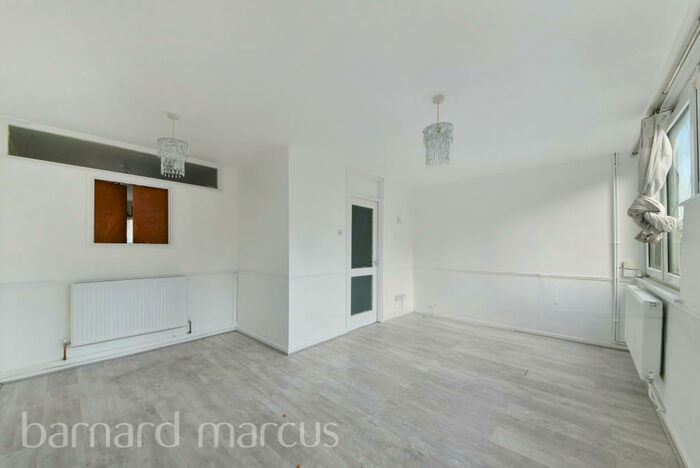 3 Bedroom Duplex To Rent In New Orleans Walk, Archway, N19