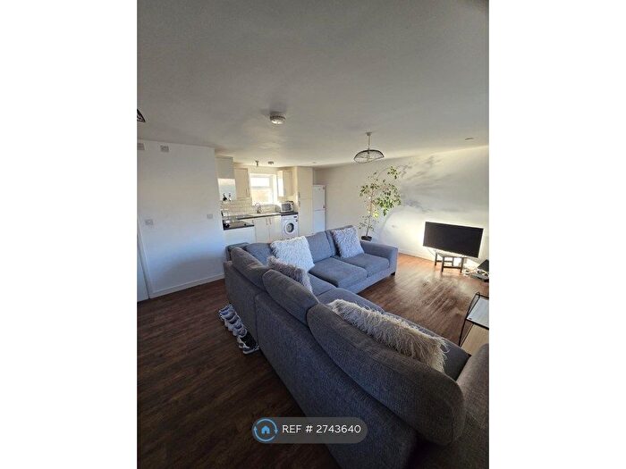 2 Bedroom Flat To Rent In Kathleen Court, Gosport, PO12