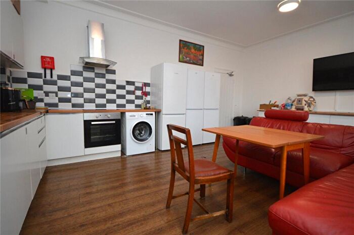 1 Bedroom Terraced House To Rent In Room, Faringdon Road, Swindon, Wiltshire, SN1