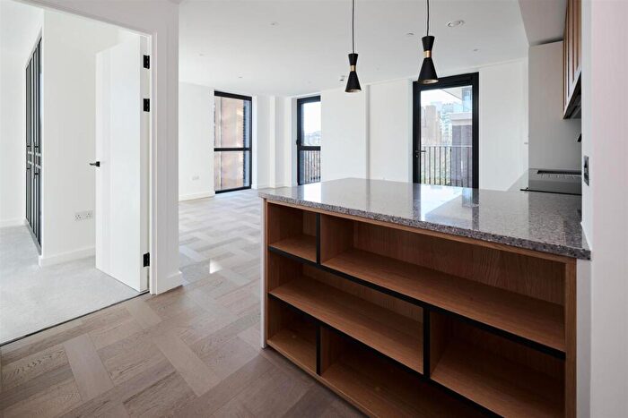 2 Bedroom Apartment To Rent In Merino Gardens, London Dock, Wapping, E1W
