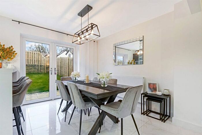 4 Bedroom Detached House For Sale In Binnie Crescent, Gartcosh, Glasgow, North Lanarkshire, G69