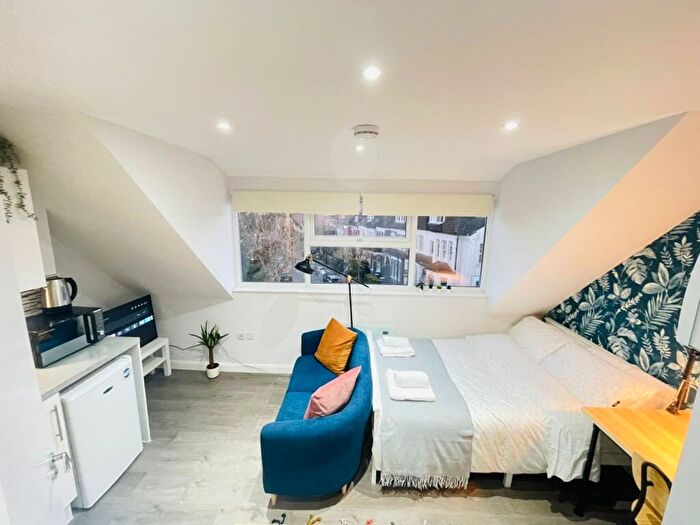 1 Bedroom Studio To Rent In Hawkwood Mount, London, E5
