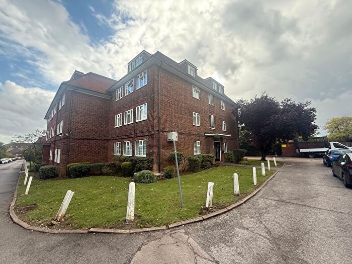 2 Bedroom Flat To Rent In High Road, London, N12