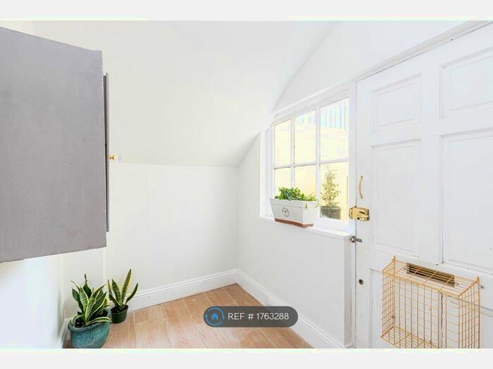 2 Bedroom Flat To Rent In Brunswick Terrace Hove Ltd, Hove, BN3