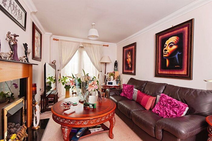 4 Bedroom Semi-Detached House For Sale In Lake View, Calne, SN11