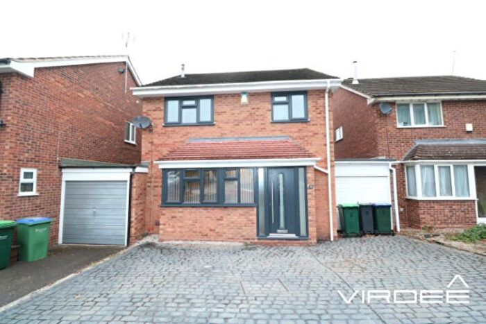 4 Bedroom Link Detached House For Sale In Little Croft, Great Barr, West Midlands, B43