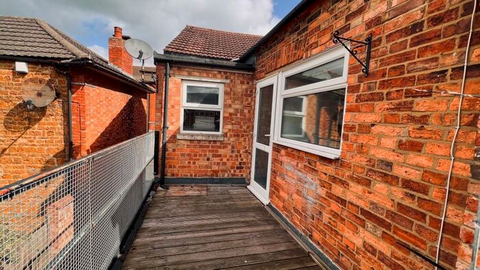 2 Bedroom Flat To Rent In First Floor Apartment - Bridge Street, Rothwell, NN14