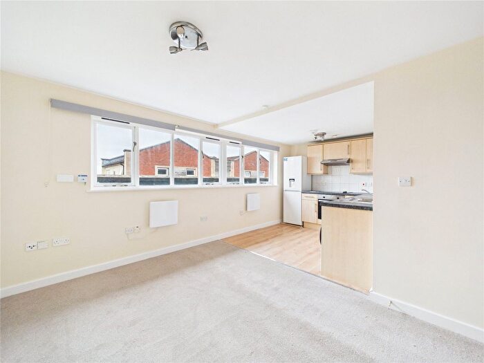 2 Bedroom Flat For Sale In Midland Mews, Bristol, BS2