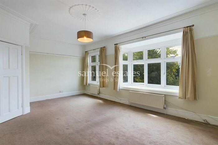 3 Bedroom Flat To Rent In Leigham Court Road, Streatham, SW16
