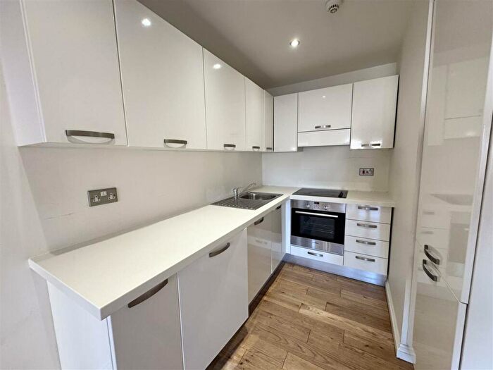 1 Bedroom Flat To Rent In Hill House, Western Road, Hove, BN3