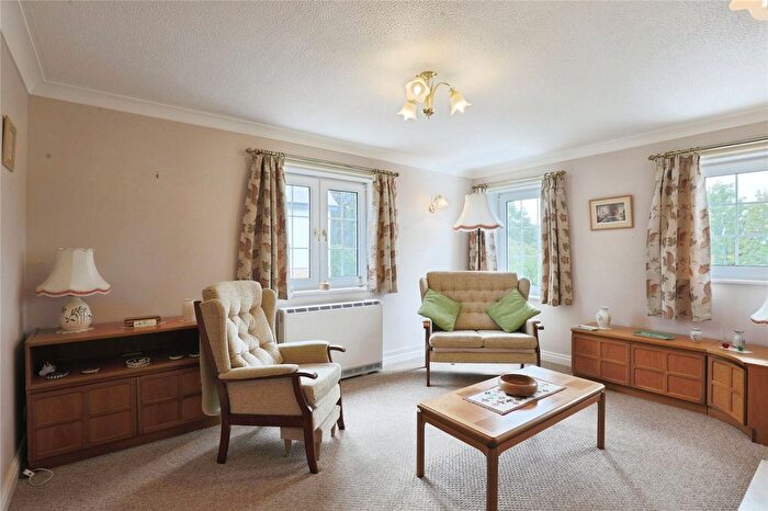 2 Bedroom Flat For Sale In Pegasus Court (Broadway), Broadway, WR12