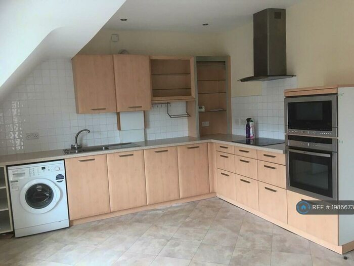 2 Bedroom Flat To Rent In Banks Road, West Kirby, Wirral, CH48