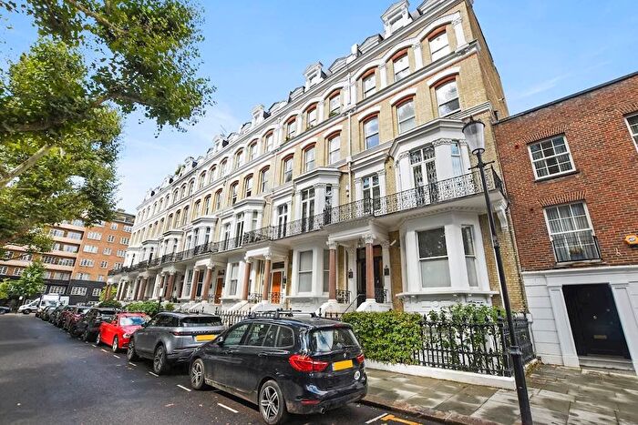 2 Bedroom Flat For Sale In Vicarage Gate, Kensington, W8