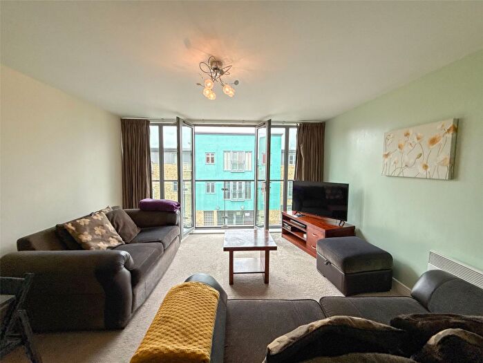 2 Bedroom Flat For Sale In Cameronian Square, Worsdell Drive, Gateshead, NE8