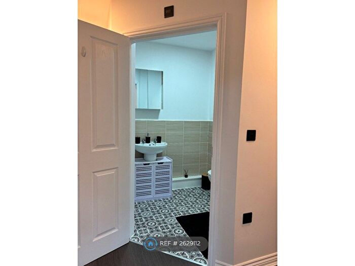 2 Bedroom Flat To Rent In Astley Brook Close, Bolton, BL1