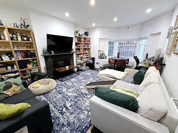 2 Bedroom Flat To Rent In Hillmarton Road, N7