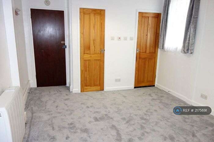 Studio To Rent In Alexandra Road, Mutley, Plymouth, PL4