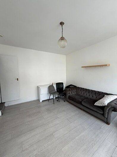 3 Bedroom End Of Terrace House To Rent In Bayswater Terrace, Leeds, LS8