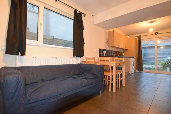 6 Bedroom House To Rent In MacKintosh Place, Roath, CF24