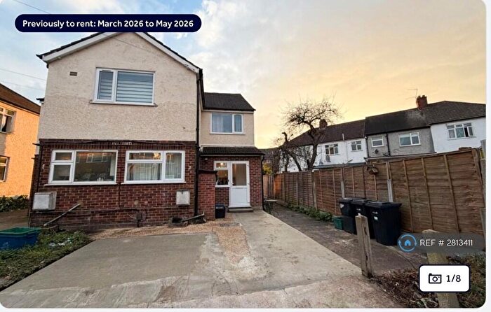 2 Bedroom Flat To Rent In Abbey Road, Ilford, IG2