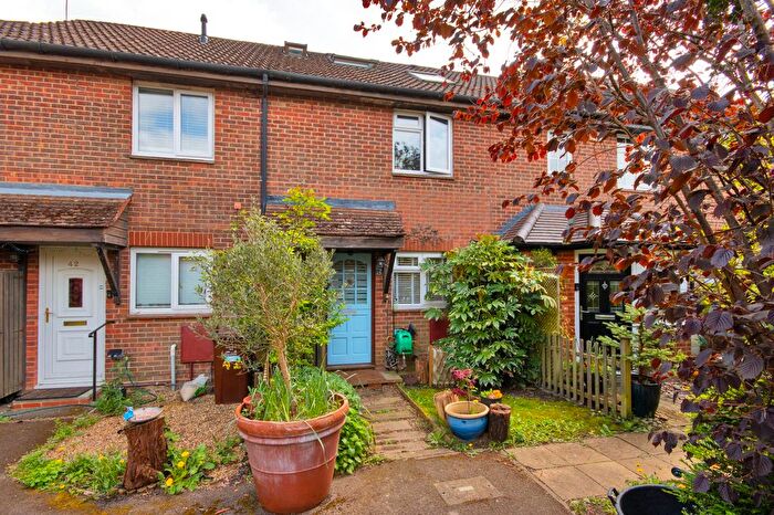 3 Bedroom Property For Sale In Barnfield Way, Oxted, RH8
