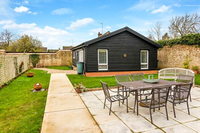 2 Bedroom Apartment To Rent In Astrop Grange, King`s Sutton, OX17