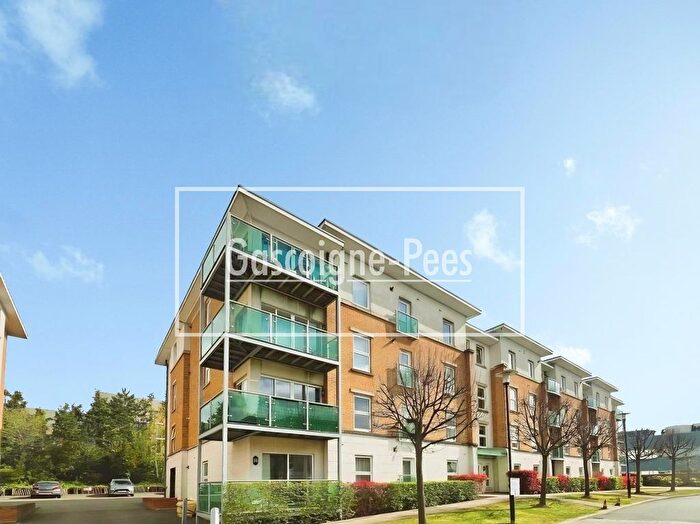 2 Bedroom Flat To Rent In Sheridan House, Leatherhead, KT22