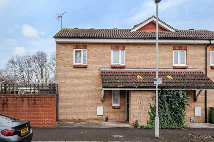 2 Bedroom Semi-Detached House For Sale In Grantham Road, London, E12