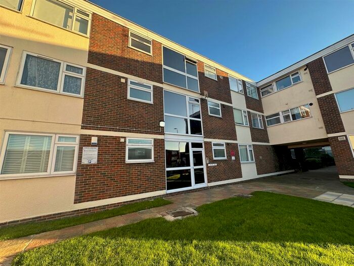 2 Bedroom Property To Rent In Markfield Gardens, London, E4