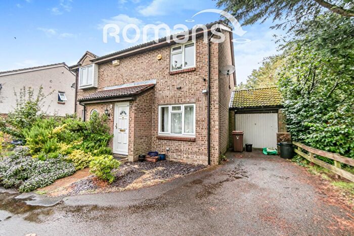 3 Bedroom Semi-Detached House To Rent In Catcliffe Way, Lower Earley, Reading, RG6