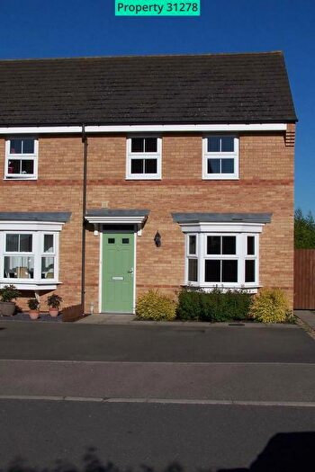 3 Bedroom Semi-Detached House To Rent In Sunningdale Drive, Rushden, Northamptonshire, NN10