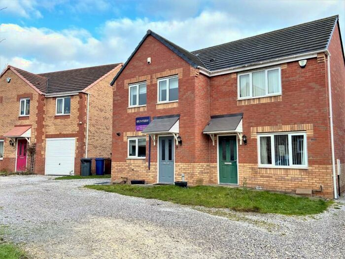 3 Bedroom Semi-Detached House To Rent In Damstead, Goldthorpe, Rotherham, S63