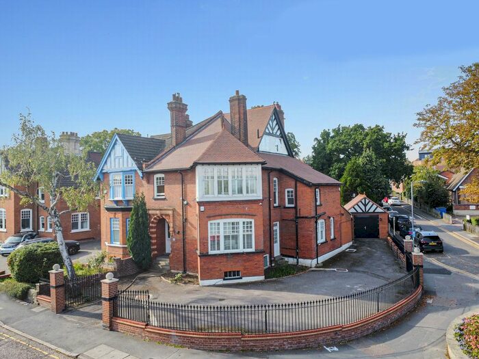 5 Bedroom Semi-Detached House To Rent In Kings Avenue, Buckhurst Hill, IG9