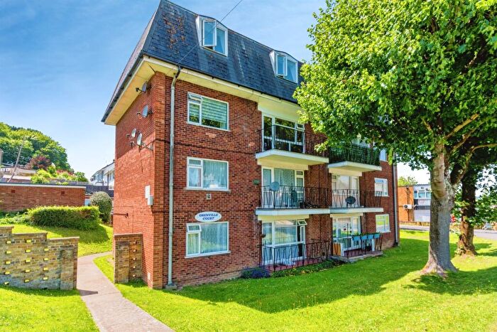 2 Bedroom Flat For Sale In Old Farm Drive, Southampton, SO18
