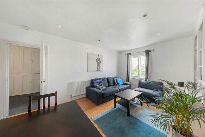 2 Bedroom Flat To Rent In Elms Road, London SW4
