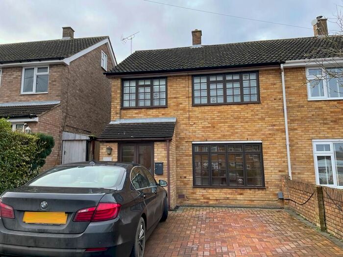 3 Bedroom Semi-Detached House To Rent In Reaper Close, Luton, LU4