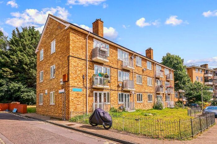 Studio To Rent In Monclar Road, London, SE5